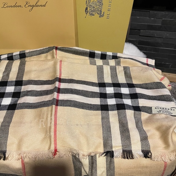Sold - Authentic Burberry Shawl/wrap Scarf - Picture 5 of 11